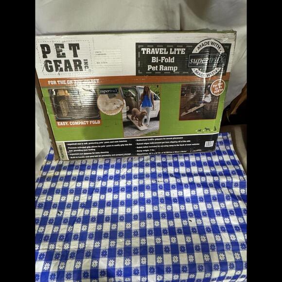 New Bi-Fold Pet Dog Ramp w/ SupertraX by Pet Gear Capacity 200 lbs Travel Lite - Picture 6 of 9